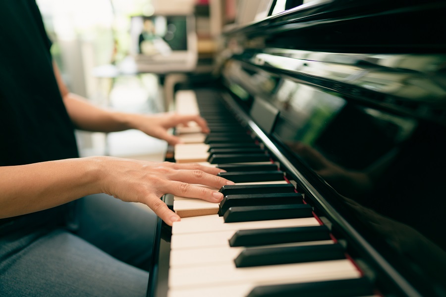 オンラインレッスン以外に自宅でピアノを学ぶいい方法は？