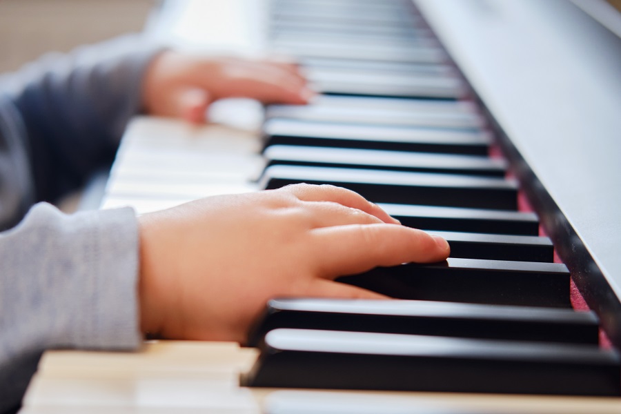 子供のピアノは何歳から始めればいい？