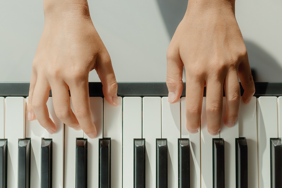 ピアノは独学で弾けるようになる？